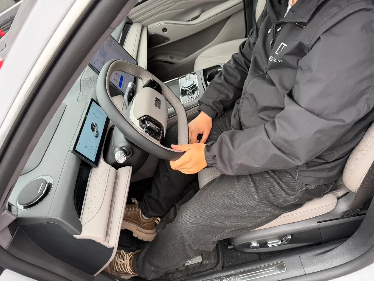 2025 Geely Galaxy Starshine 8 1.5T 163HP L4 3DHT PHEV 18.4KWH,autocango,china used car exporter,china ev exporter,chinese used car exporter,chinese used ev exporter