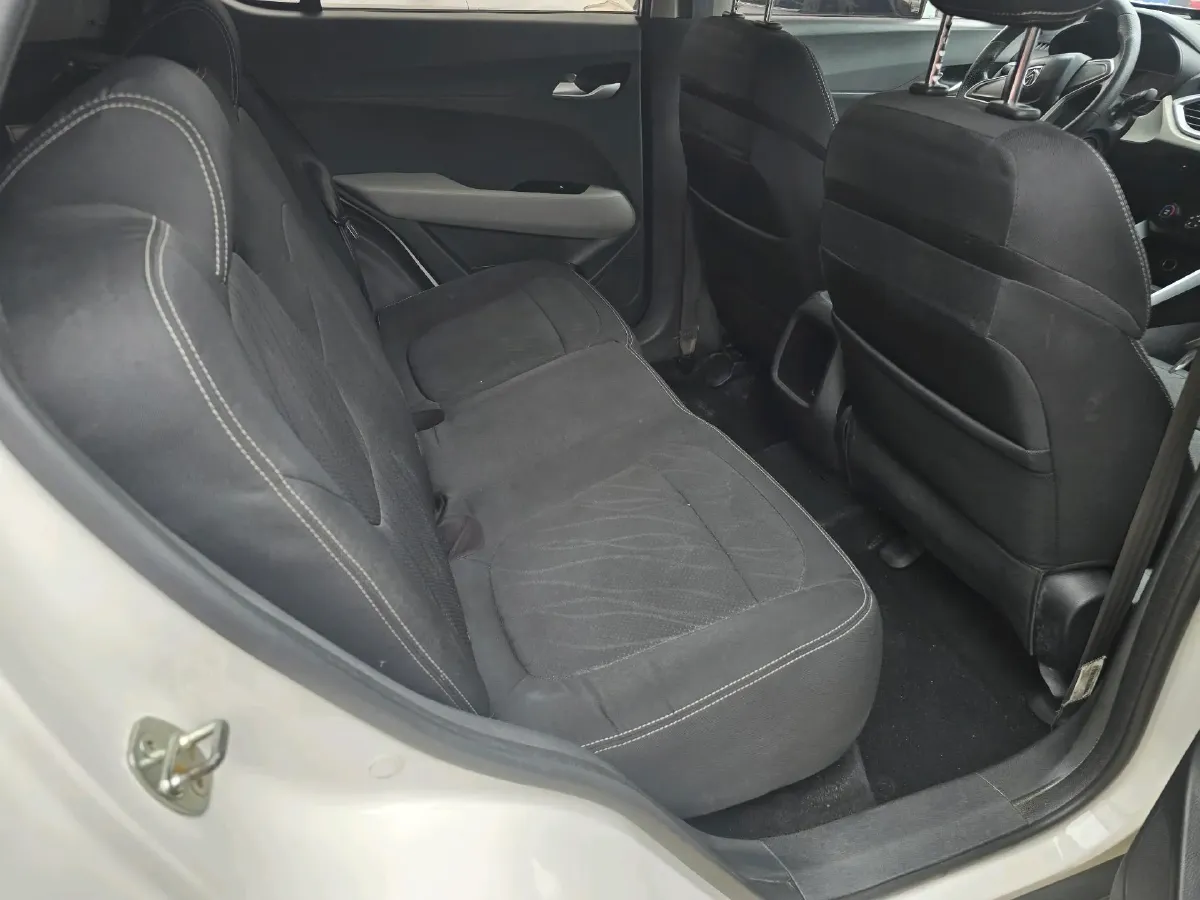 2019 BaoJun 730 1.5L 105HP L4 6MT,autocango,china used car exporter,china ev exporter,chinese used car exporter,chinese used ev exporter