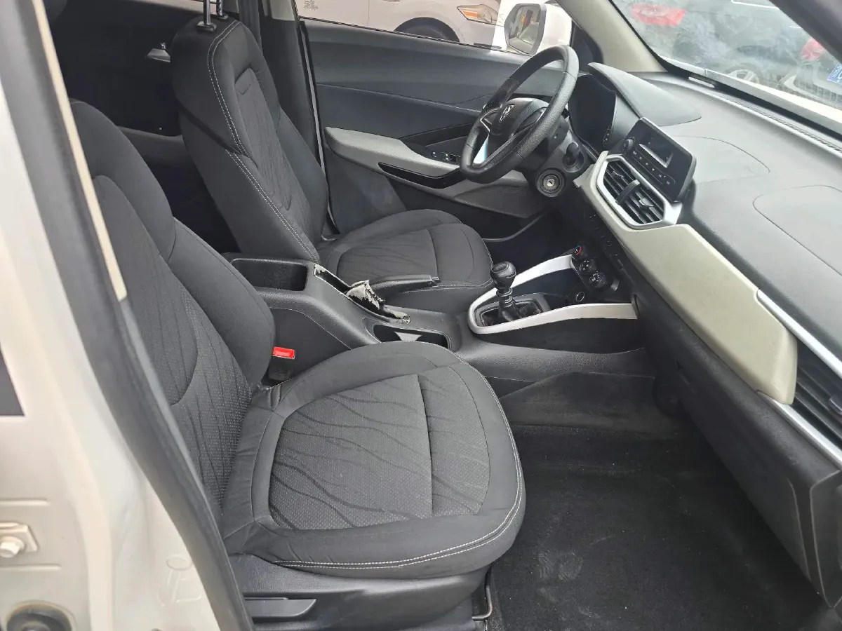 2019 BaoJun 730 1.5L 105HP L4 6MT,autocango,china used car exporter,china ev exporter,chinese used car exporter,chinese used ev exporter