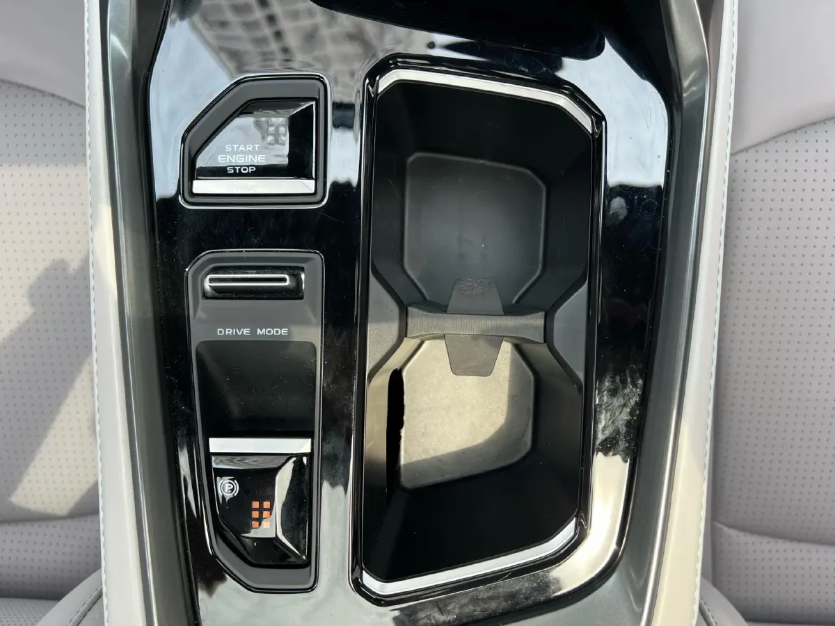 2023 ChangAn UNI-T 1.5T 188HP L4 7DCT,autocango,china used car exporter,china ev exporter,chinese used car exporter,chinese used ev exporter