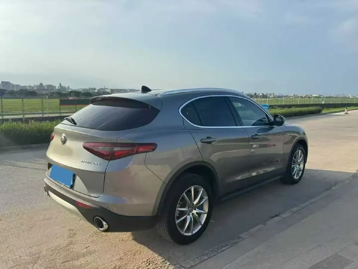 2020 Alfa Romeo Stelvio 2.0T 280HP L4 8AT,autocango,china used car exporter,china ev exporter,chinese used car exporter,chinese used ev exporter