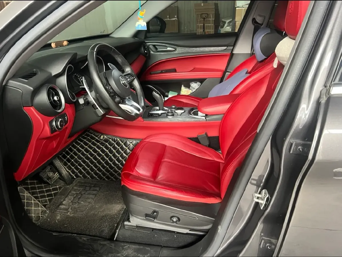 2020 Alfa Romeo Stelvio 2.0T 280HP L4 8AT,autocango,china used car exporter,china ev exporter,chinese used car exporter,chinese used ev exporter