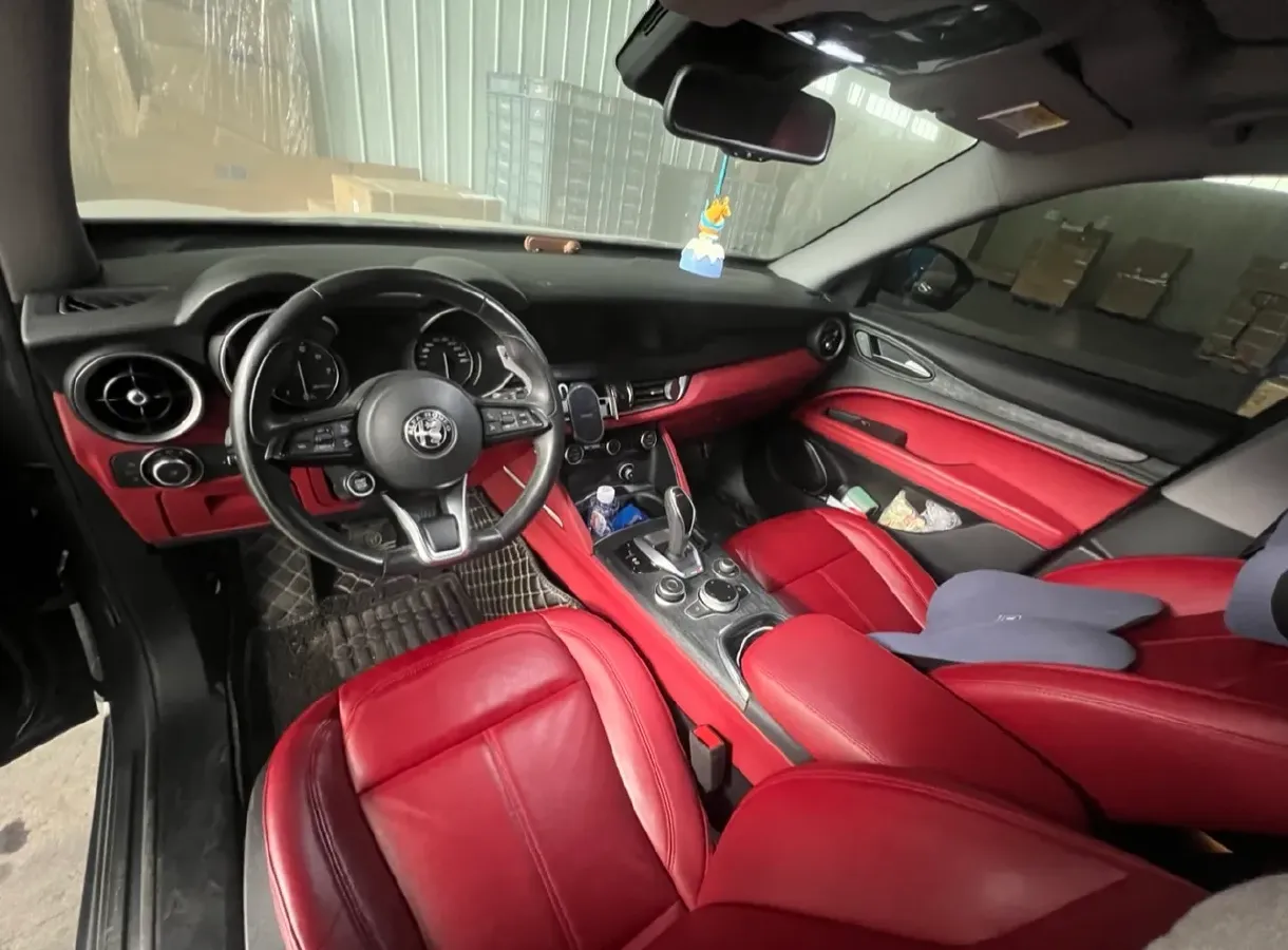 2020 Alfa Romeo Stelvio 2.0T 280HP L4 8AT,autocango,china used car exporter,china ev exporter,chinese used car exporter,chinese used ev exporter