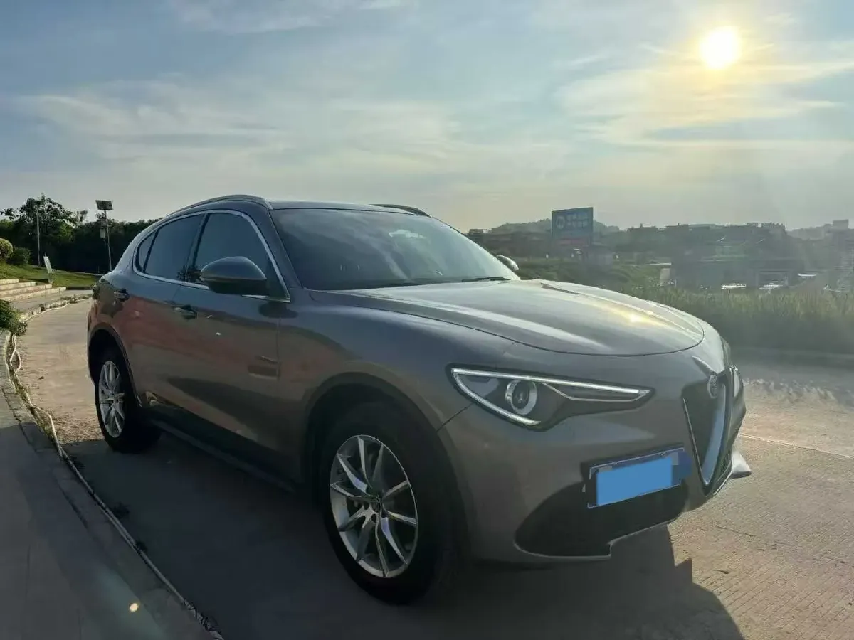 2020 Alfa Romeo Stelvio 2.0T 280HP L4 8AT,autocango,china used car exporter,china ev exporter,chinese used car exporter,chinese used ev exporter