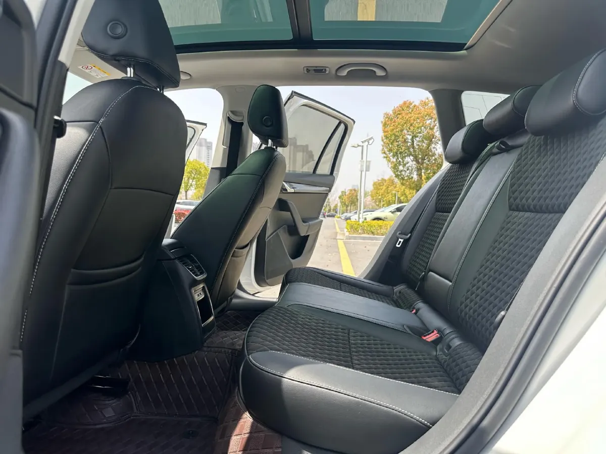 2019 Skoda Octavia 1.4T 150HP L4 7DCT,autocango,china used car exporter,china ev exporter,chinese used car exporter,chinese used ev exporter