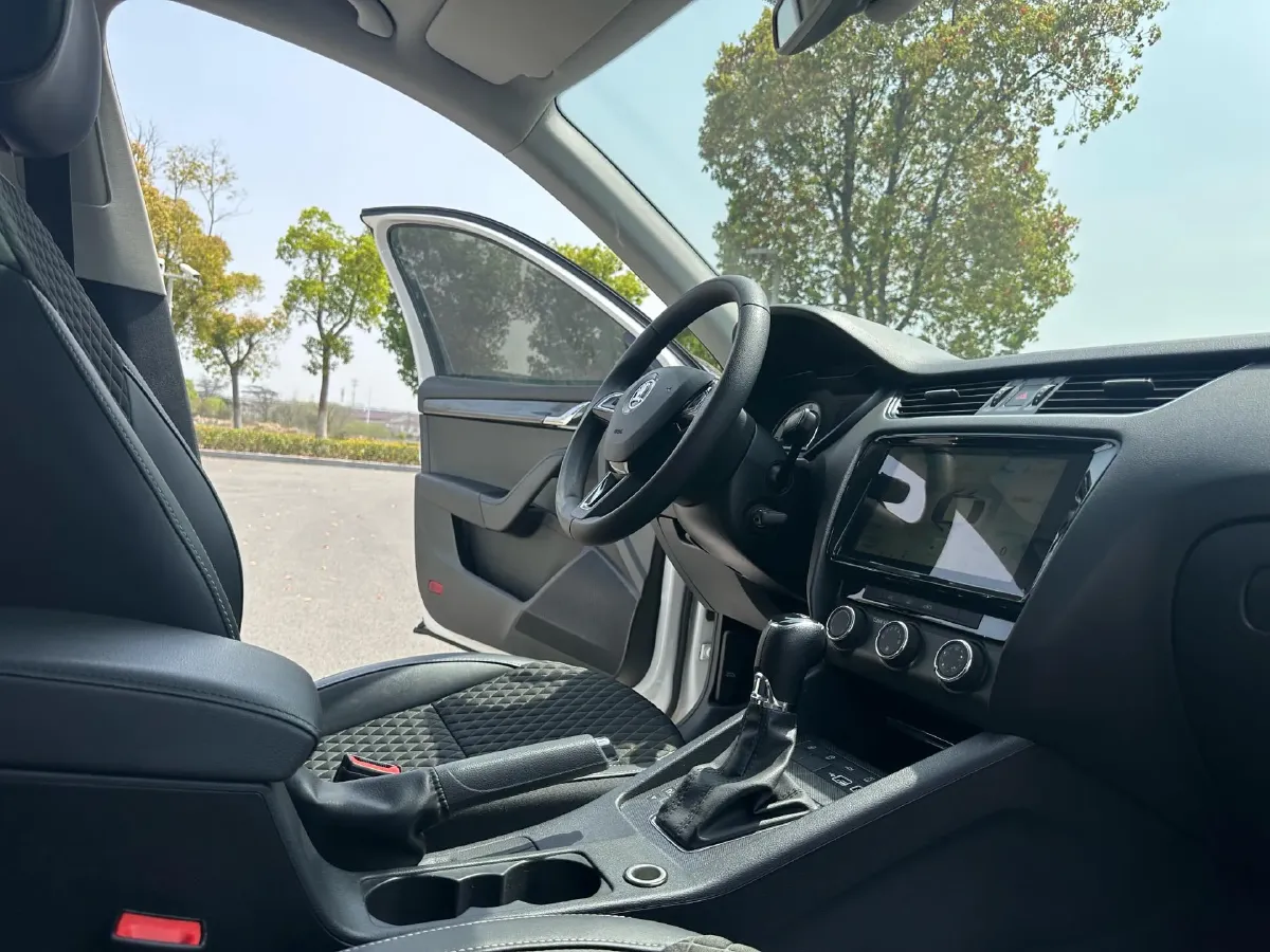 2019 Skoda Octavia 1.4T 150HP L4 7DCT,autocango,china used car exporter,china ev exporter,chinese used car exporter,chinese used ev exporter