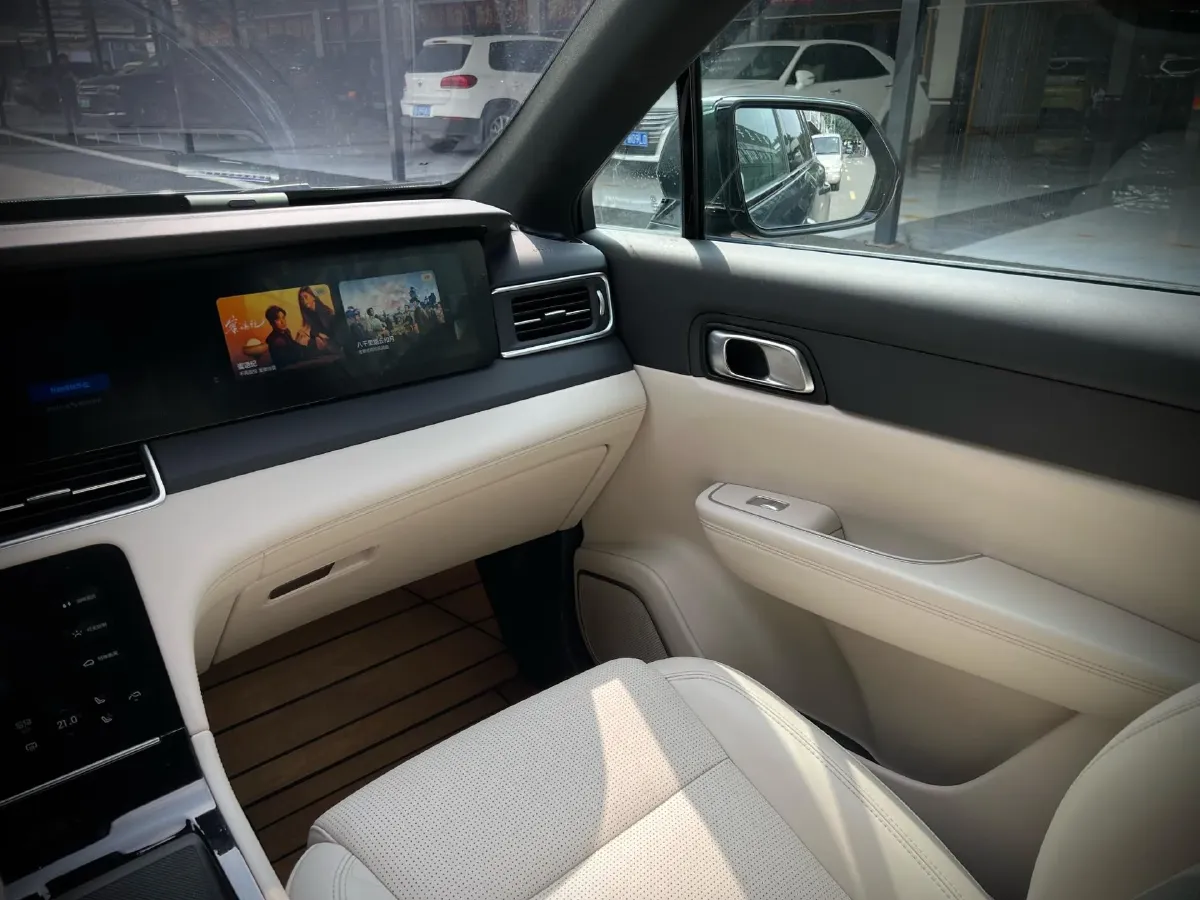 2021 Li ONE Range Extended 131HP REEV 40.5KWH,autocango,china used car exporter,china ev exporter,chinese used car exporter,chinese used ev exporter