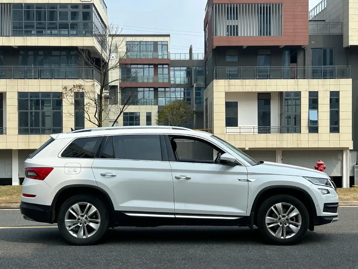 2020 Skoda Kodiak 2.0T 186HP L4 7DCT,autocango,china used car exporter,china ev exporter,chinese used car exporter,chinese used ev exporter