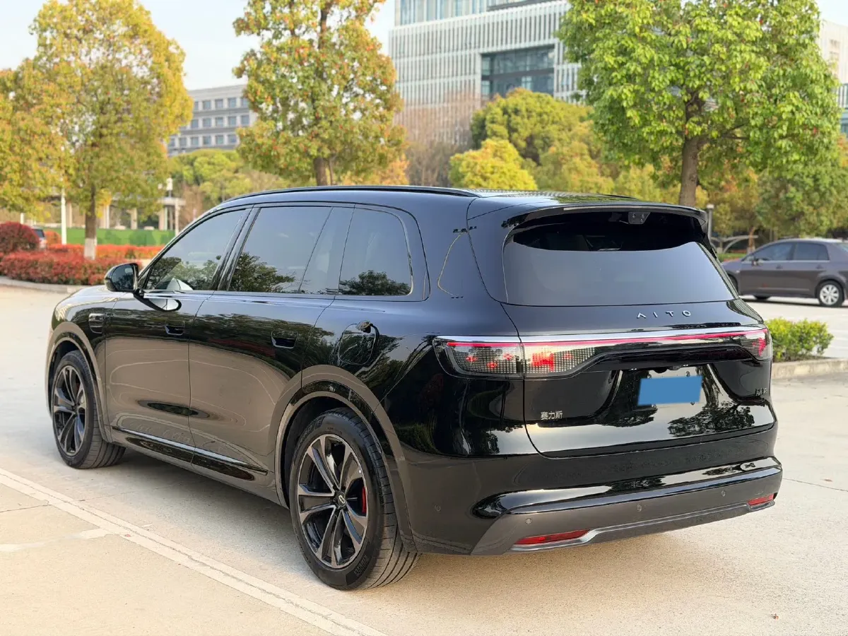 2025 AITO AITO M8 REEV 160HP REEV 53.4KWH,autocango,china used car exporter,china ev exporter,chinese used car exporter,chinese used ev exporter