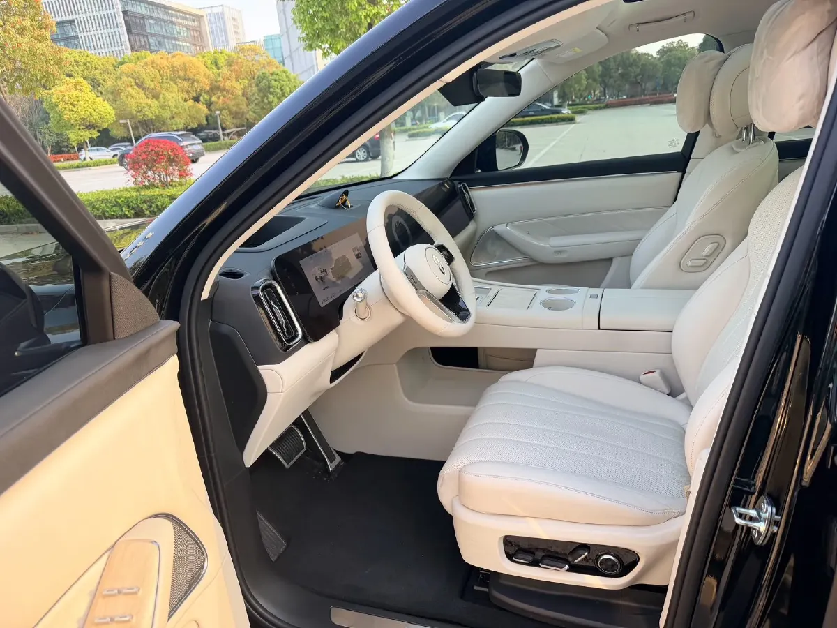 2025 AITO AITO M8 REEV 160HP REEV 53.4KWH,autocango,china used car exporter,china ev exporter,chinese used car exporter,chinese used ev exporter