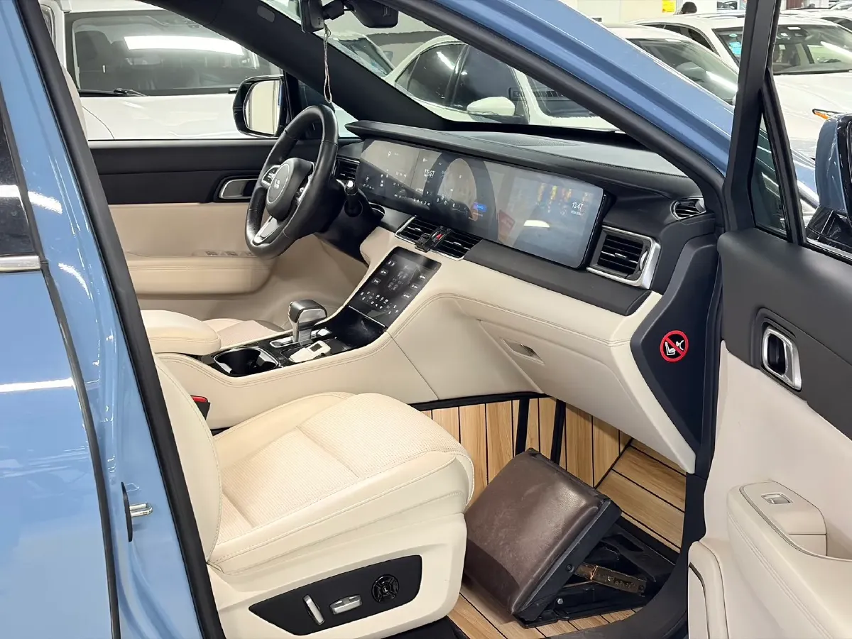 2021 Li ONE Range Extended 131HP REEV 40.5KWH,autocango,china used car exporter,china ev exporter,chinese used car exporter,chinese used ev exporter