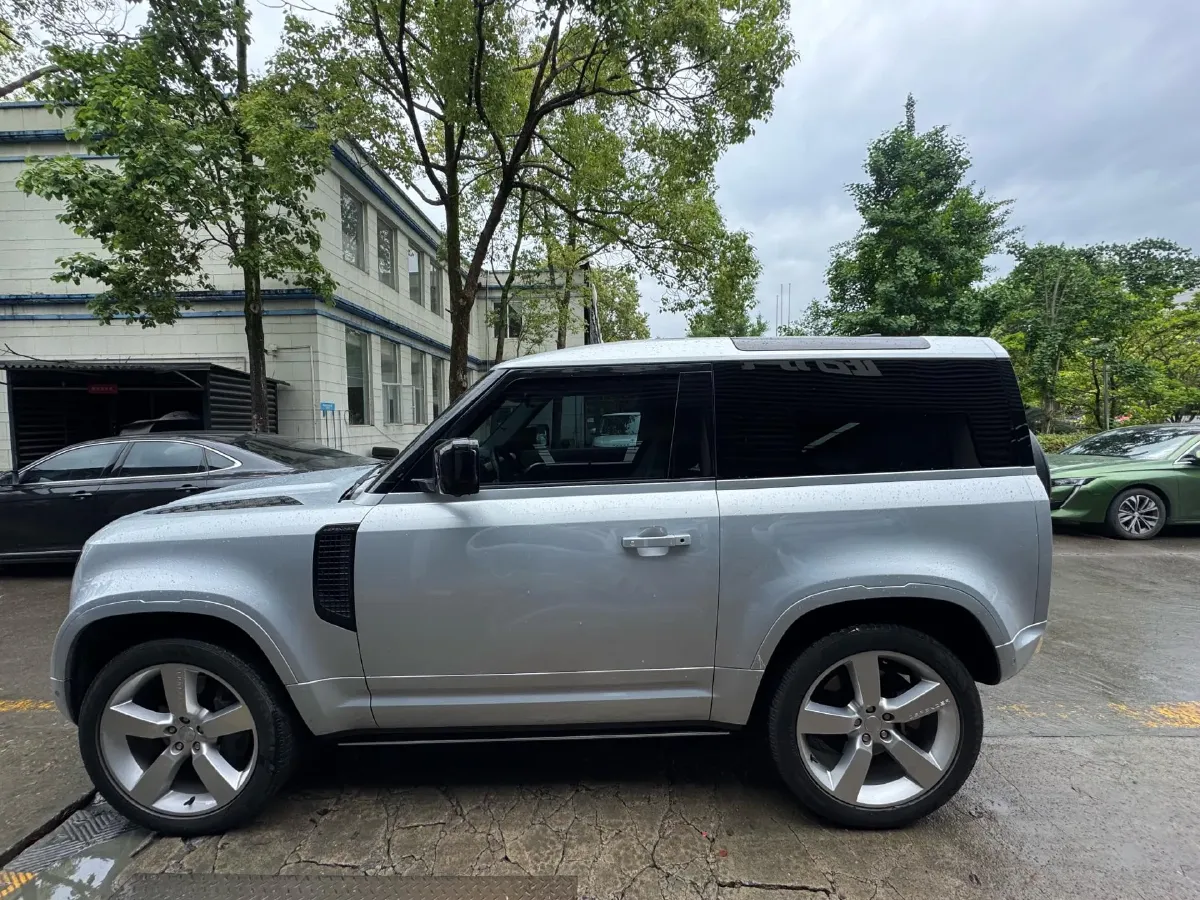 2022 Land Rover Defender 3.0T 400HP L6 8AT,autocango,china used car exporter,china ev exporter,chinese used car exporter,chinese used ev exporter