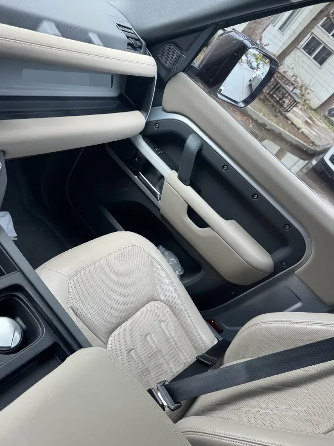 2022 Land Rover Defender 3.0T 400HP L6 8AT,autocango,china used car exporter,china ev exporter,chinese used car exporter,chinese used ev exporter