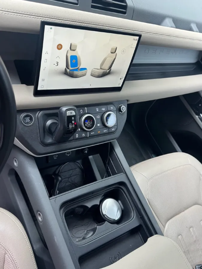 2022 Land Rover Defender 3.0T 400HP L6 8AT,autocango,china used car exporter,china ev exporter,chinese used car exporter,chinese used ev exporter