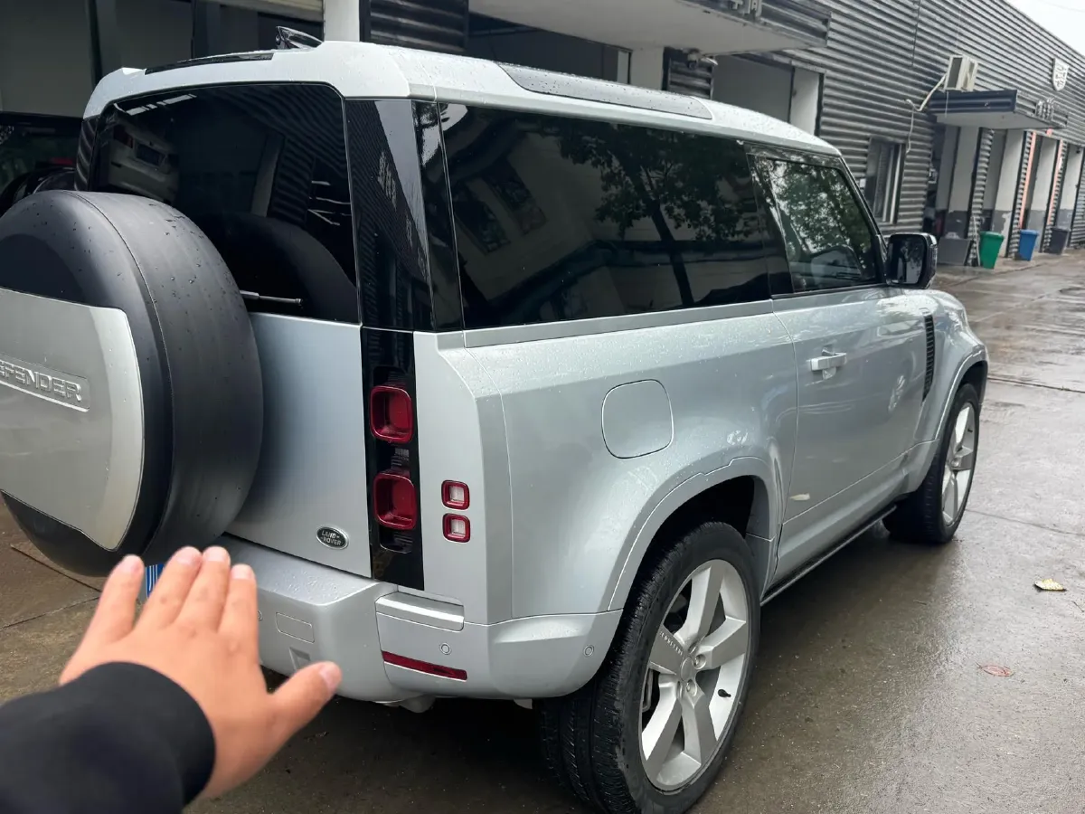 2022 Land Rover Defender 3.0T 400HP L6 8AT,autocango,china used car exporter,china ev exporter,chinese used car exporter,chinese used ev exporter