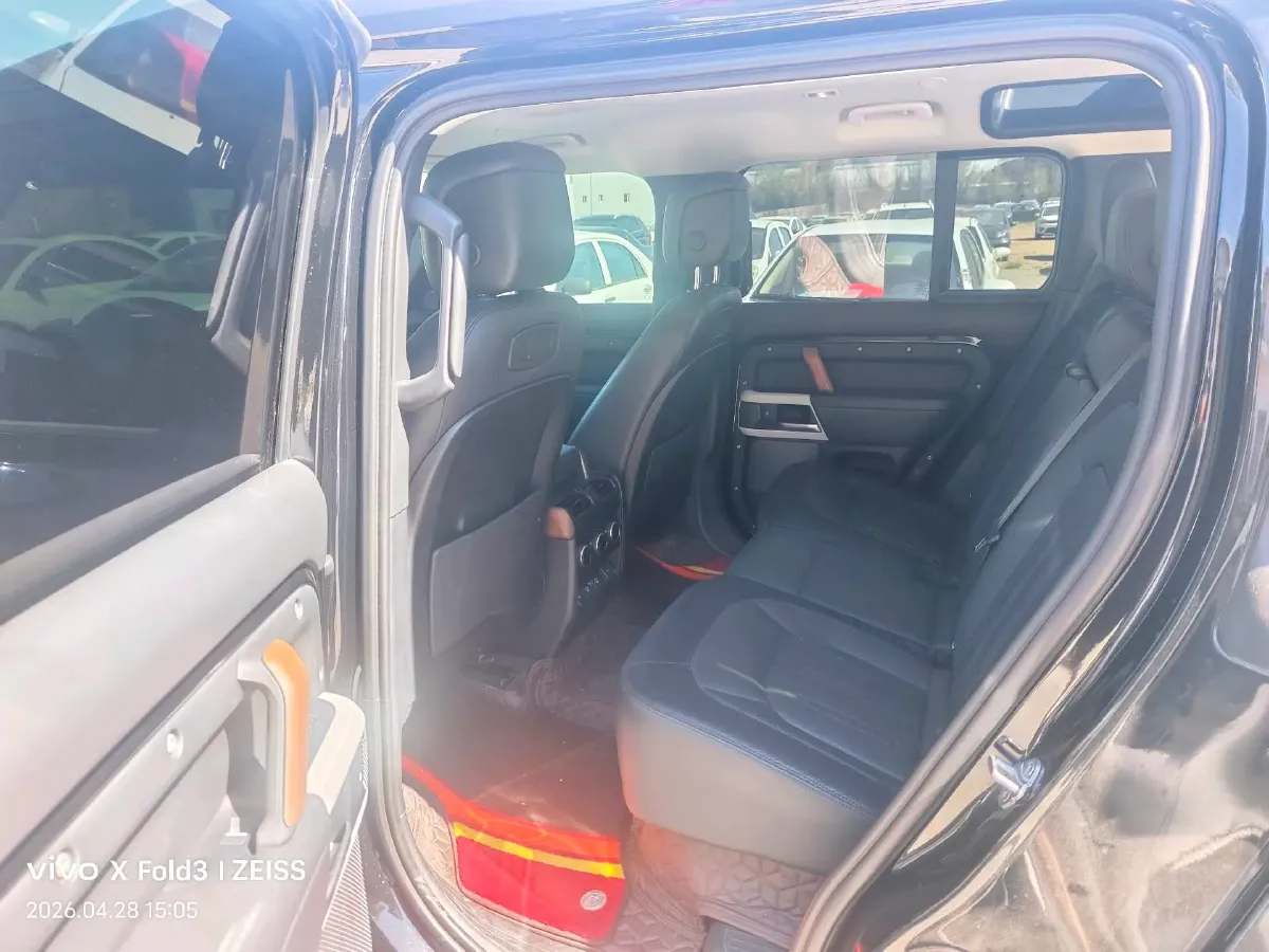 2022 Land Rover Defender 3.0T 400HP L6 8AT,autocango,china used car exporter,china ev exporter,chinese used car exporter,chinese used ev exporter