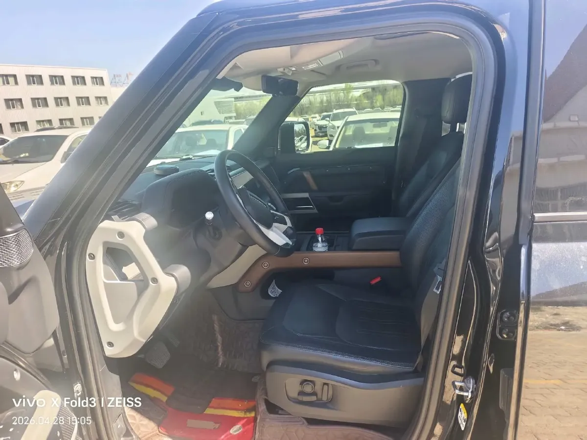 2022 Land Rover Defender 3.0T 400HP L6 8AT,autocango,china used car exporter,china ev exporter,chinese used car exporter,chinese used ev exporter