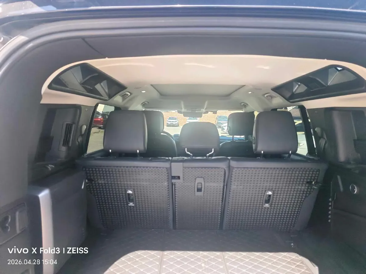 2022 Land Rover Defender 3.0T 400HP L6 8AT,autocango,china used car exporter,china ev exporter,chinese used car exporter,chinese used ev exporter