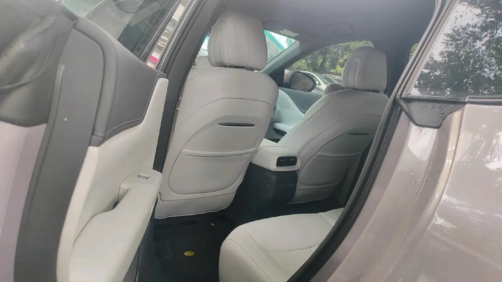 2025 Xpeng G6 BEV 68.5KWH,autocango,china used car exporter,china ev exporter,chinese used car exporter,chinese used ev exporter