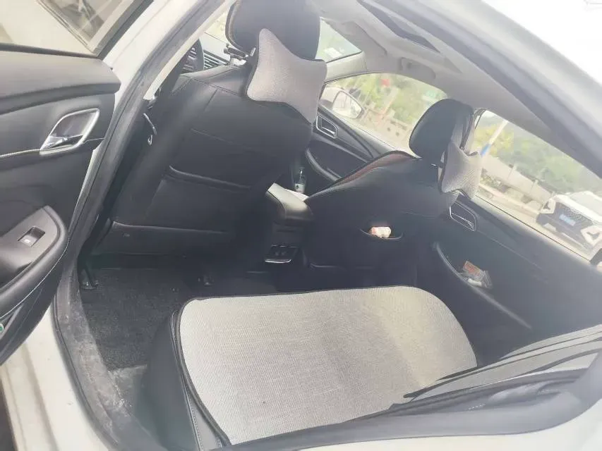 2019 Roewe i5 1.5T 169HP L4 7DCT,autocango,china used car exporter,china ev exporter,chinese used car exporter,chinese used ev exporter