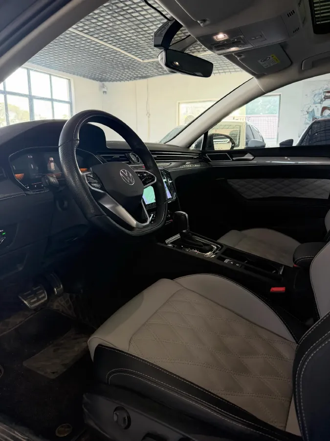 2023 Volkswagen Magotan 2.0T 186HP L4 7DCT,autocango,china used car exporter,china ev exporter,chinese used car exporter,chinese used ev exporter