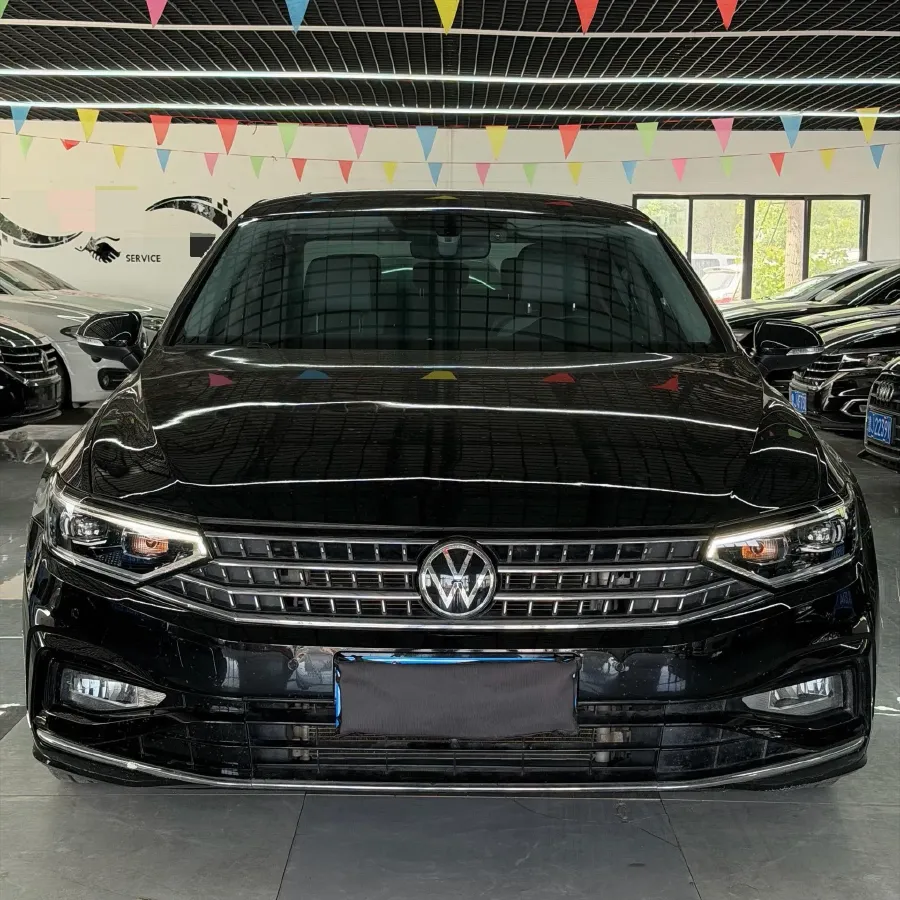 2023 Volkswagen Magotan 2.0T 186HP L4 7DCT,autocango,china used car exporter,china ev exporter,chinese used car exporter,chinese used ev exporter