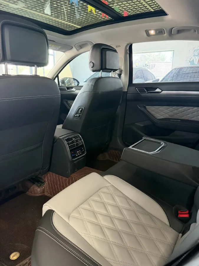 2023 Volkswagen Magotan 2.0T 186HP L4 7DCT,autocango,china used car exporter,china ev exporter,chinese used car exporter,chinese used ev exporter