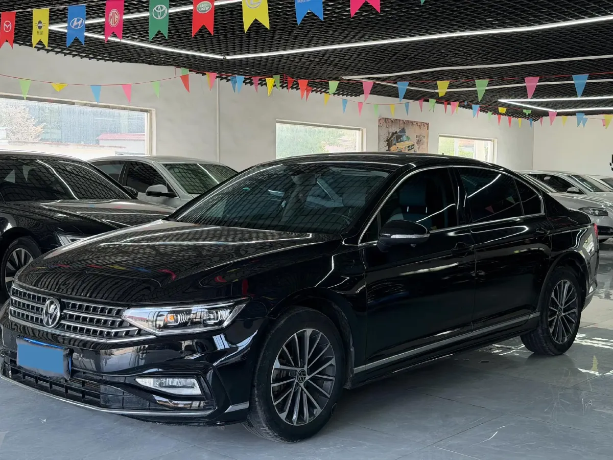 2023 Volkswagen Magotan 2.0T 186HP L4 7DCT,autocango,china used car exporter,china ev exporter,chinese used car exporter,chinese used ev exporter