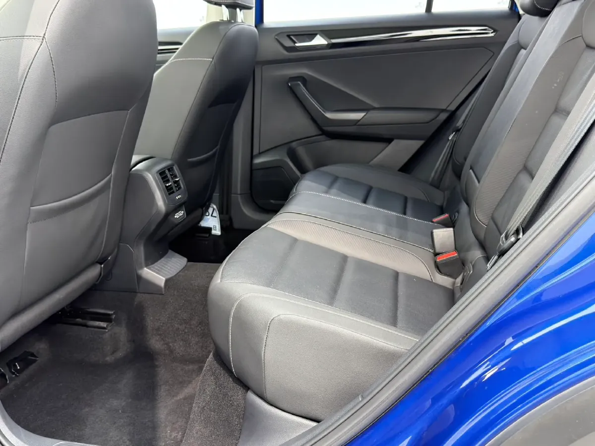 2021 Volkswagen T-Roc 1.4T 150HP L4 7DCT,autocango,china used car exporter,china ev exporter,chinese used car exporter,chinese used ev exporter