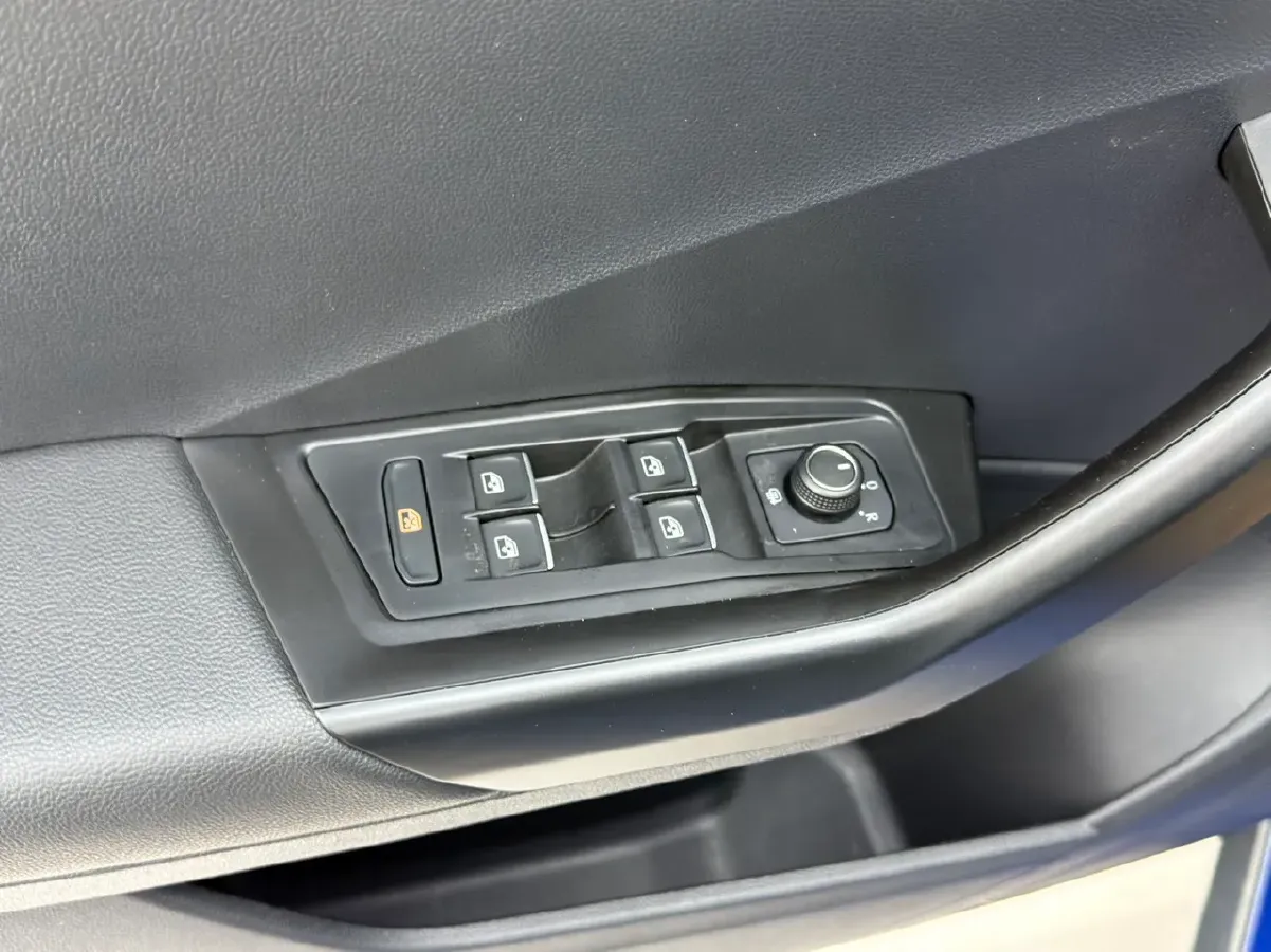 2021 Volkswagen T-Roc 1.4T 150HP L4 7DCT,autocango,china used car exporter,china ev exporter,chinese used car exporter,chinese used ev exporter