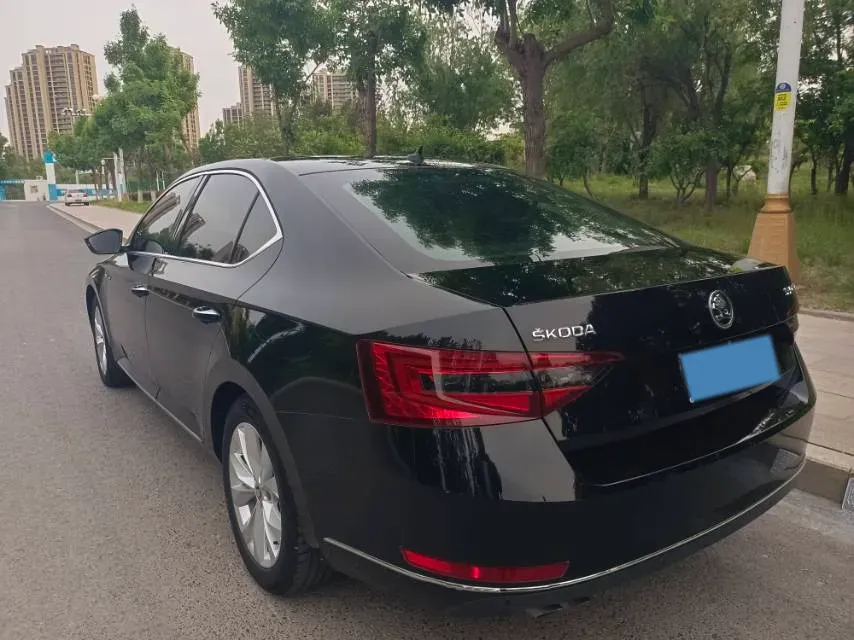 2019 Skoda Superb 1.4T 150HP L4 7DCT,autocango,china used car exporter,china ev exporter,chinese used car exporter,chinese used ev exporter