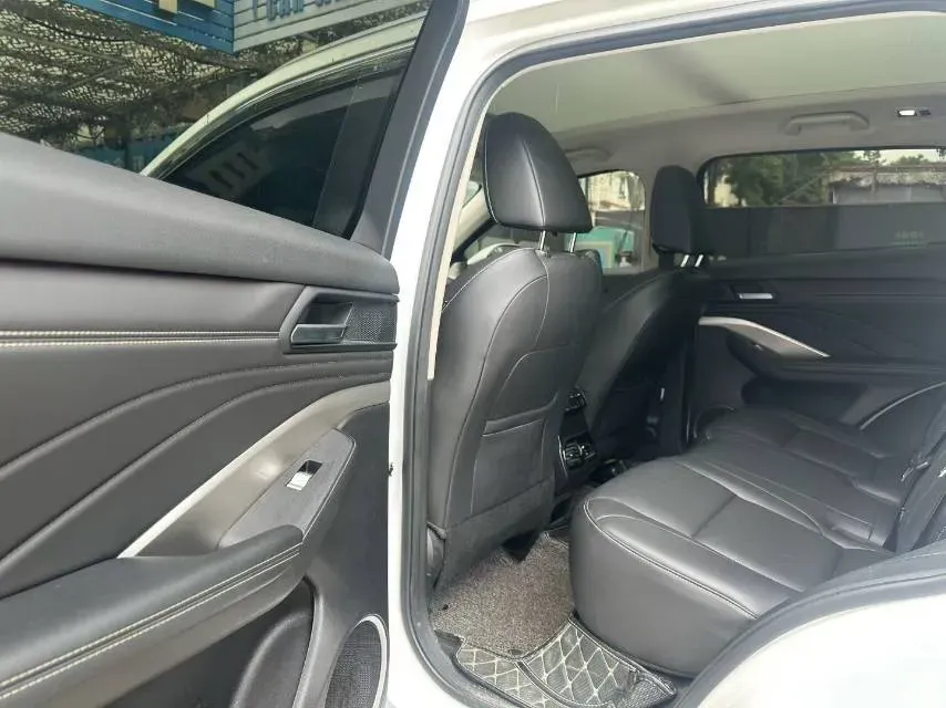 2021 WEY VV6 2.0T 227HP L4 7DCT,autocango,china used car exporter,china ev exporter,chinese used car exporter,chinese used ev exporter