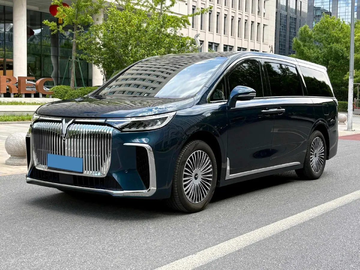 2025 Voyah Dream 1.5T 150HP L4 PHEV 41.7KWH,autocango,china used car exporter,china ev exporter,chinese used car exporter,chinese used ev exporter