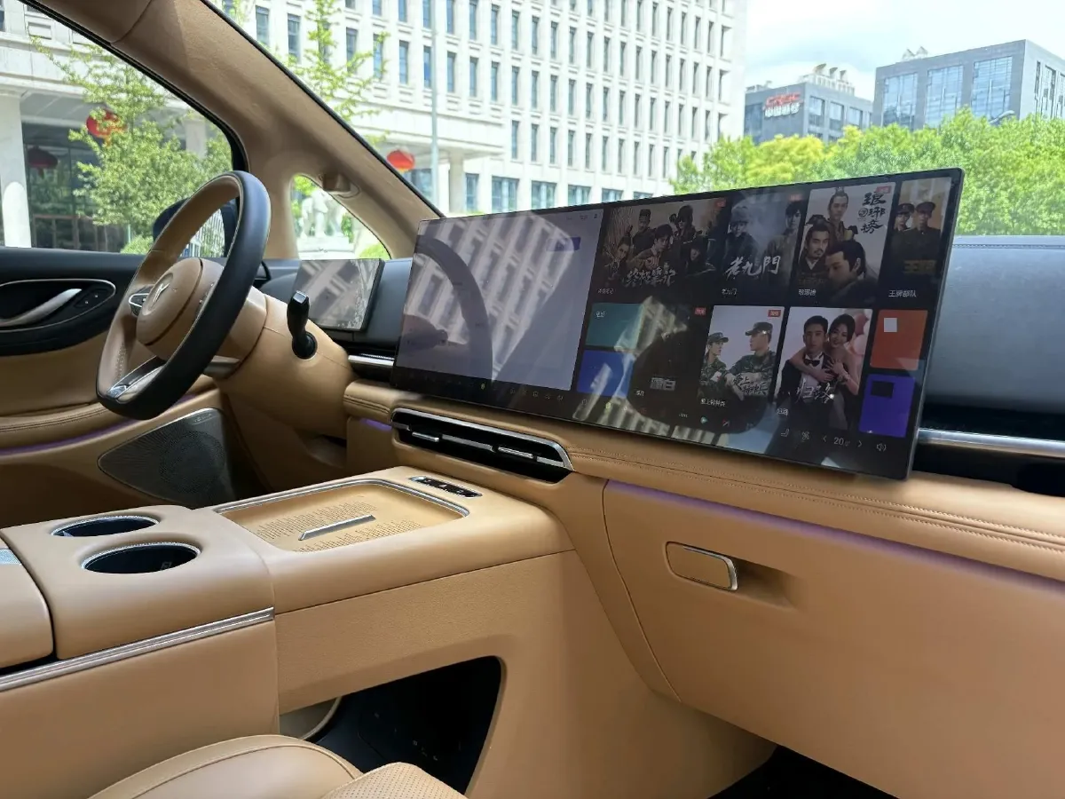 2025 Voyah Dream 1.5T 150HP L4 PHEV 41.7KWH,autocango,china used car exporter,china ev exporter,chinese used car exporter,chinese used ev exporter