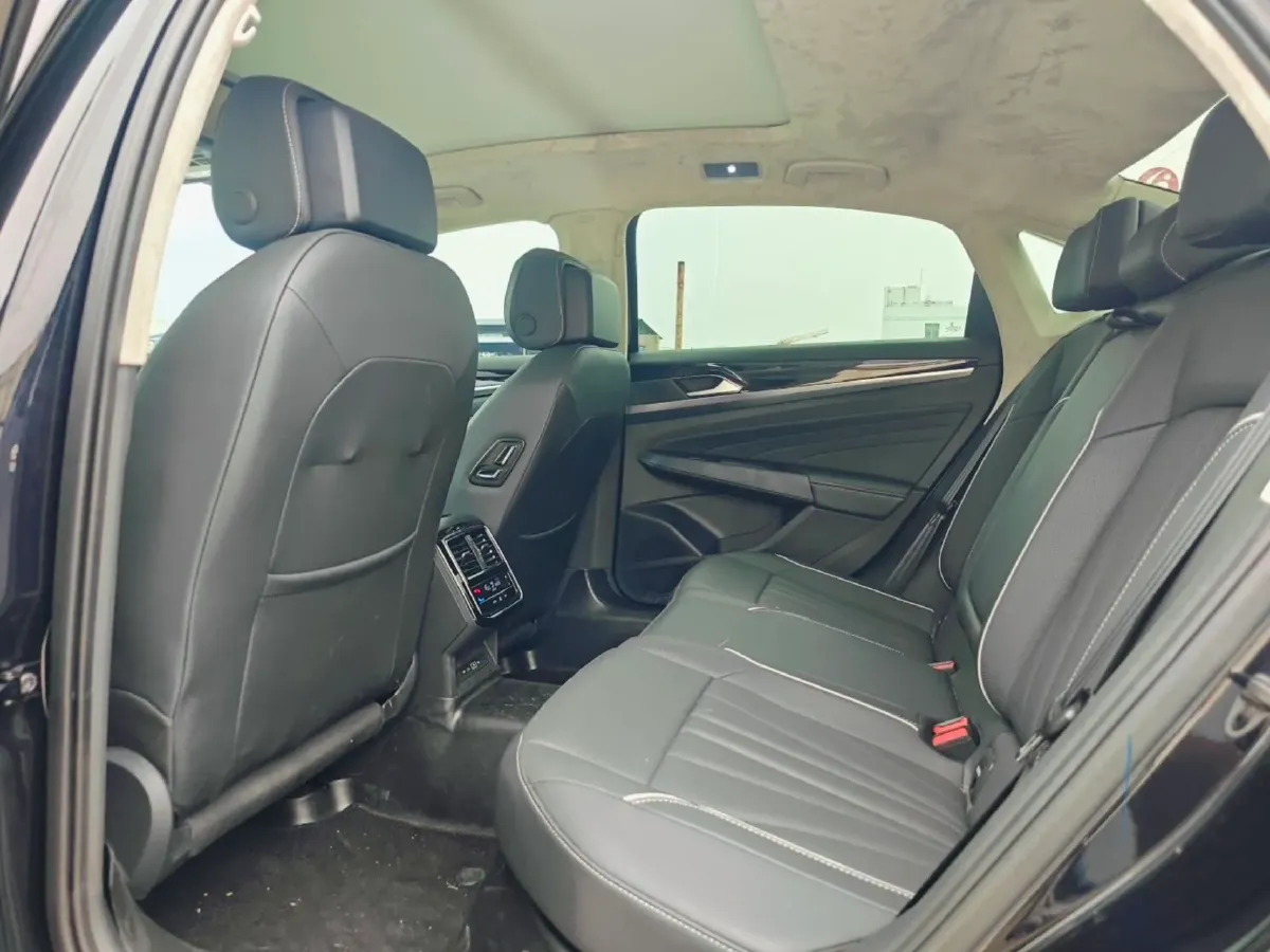 2024 Volkswagen Passat 2.0T 220HP L4 7DCT,autocango,china used car exporter,china ev exporter,chinese used car exporter,chinese used ev exporter