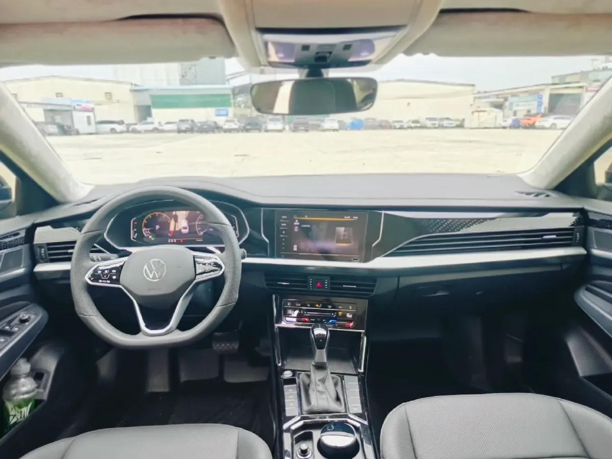 2024 Volkswagen Passat 2.0T 220HP L4 7DCT,autocango,china used car exporter,china ev exporter,chinese used car exporter,chinese used ev exporter