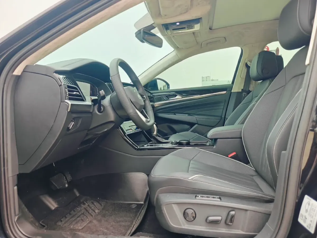 2024 Volkswagen Passat 2.0T 220HP L4 7DCT,autocango,china used car exporter,china ev exporter,chinese used car exporter,chinese used ev exporter