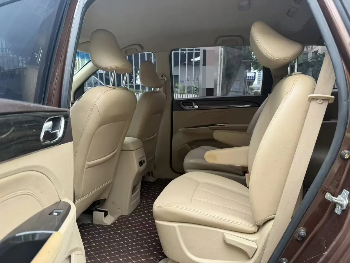 2016 BaoJun 560 1.5T 150HP L4 6MT,autocango,china used car exporter,china ev exporter,chinese used car exporter,chinese used ev exporter