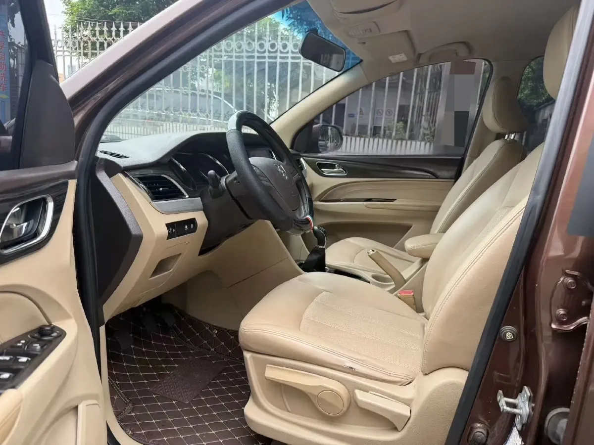 2016 BaoJun 560 1.5T 150HP L4 6MT,autocango,china used car exporter,china ev exporter,chinese used car exporter,chinese used ev exporter