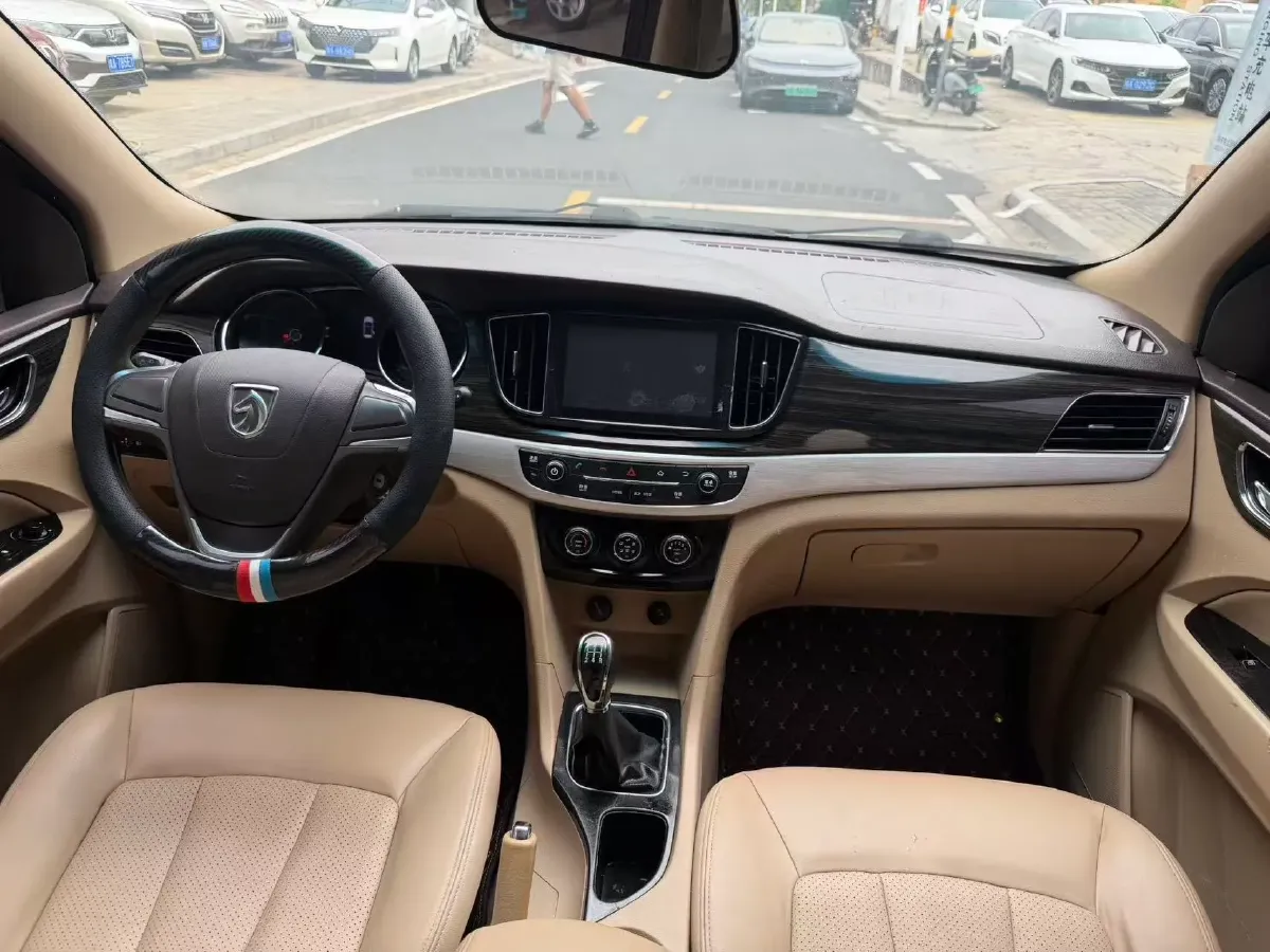 2016 BaoJun 560 1.5T 150HP L4 6MT,autocango,china used car exporter,china ev exporter,chinese used car exporter,chinese used ev exporter