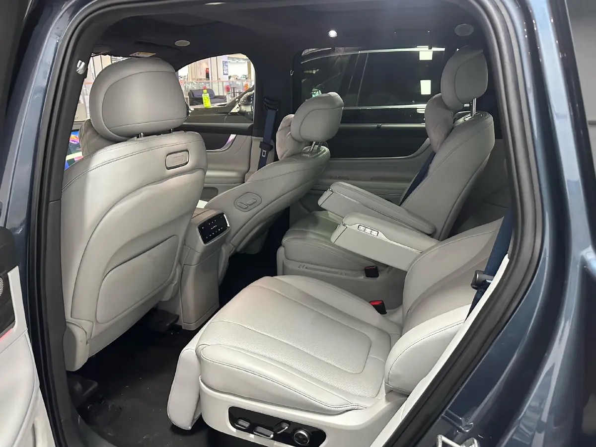 2024 AITO AITO M9 1.5T 152HP L4 REEV 42KWH,autocango,china used car exporter,china ev exporter,chinese used car exporter,chinese used ev exporter