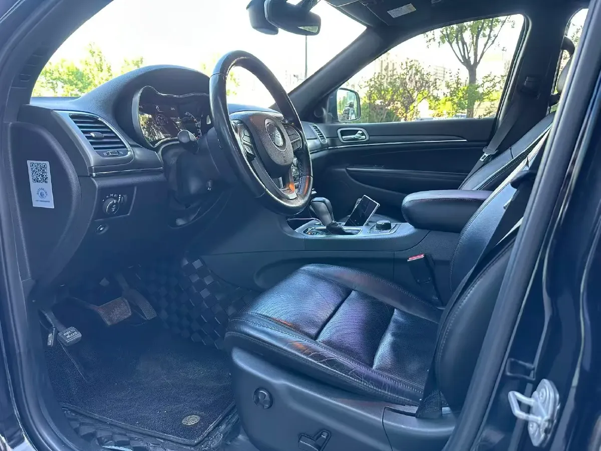 2017 Jeep Grand Cherokee 3.6L 286HP V6 8AT,autocango,china used car exporter,china ev exporter,chinese used car exporter,chinese used ev exporter