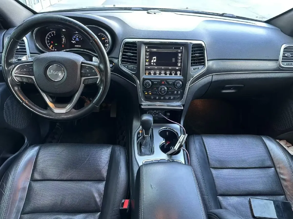 2017 Jeep Grand Cherokee 3.6L 286HP V6 8AT,autocango,china used car exporter,china ev exporter,chinese used car exporter,chinese used ev exporter