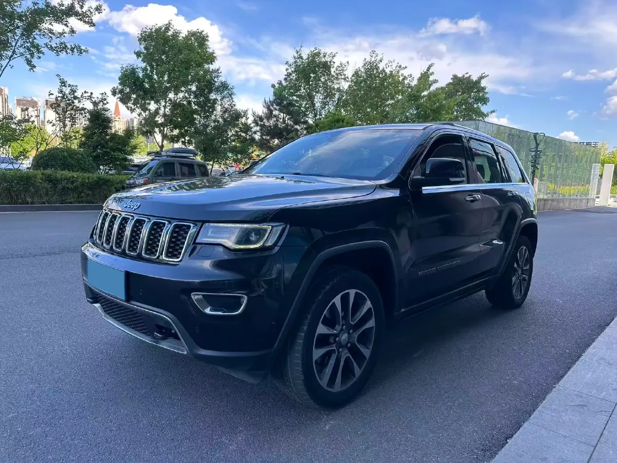 2017 Jeep Grand Cherokee 3.6L 286HP V6 8AT,autocango,china used car exporter,china ev exporter,chinese used car exporter,chinese used ev exporter