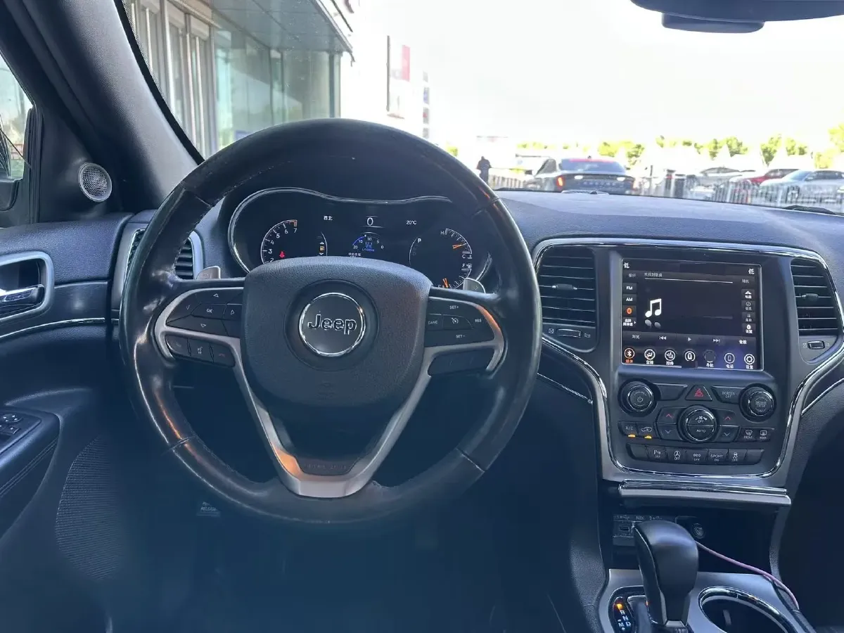 2017 Jeep Grand Cherokee 3.6L 286HP V6 8AT,autocango,china used car exporter,china ev exporter,chinese used car exporter,chinese used ev exporter