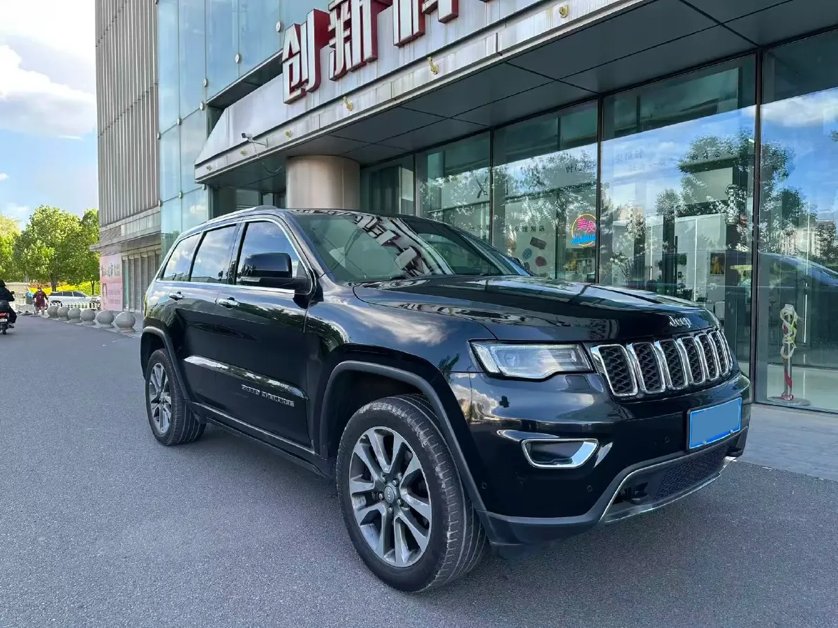 2017 Jeep Grand Cherokee 3.6L 286HP V6 8AT,autocango,china used car exporter,china ev exporter,chinese used car exporter,chinese used ev exporter
