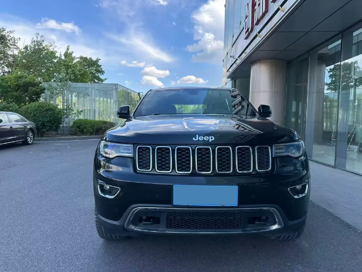 2017 Jeep Grand Cherokee 3.6L 286HP V6 8AT,autocango,china used car exporter,china ev exporter,chinese used car exporter,chinese used ev exporter