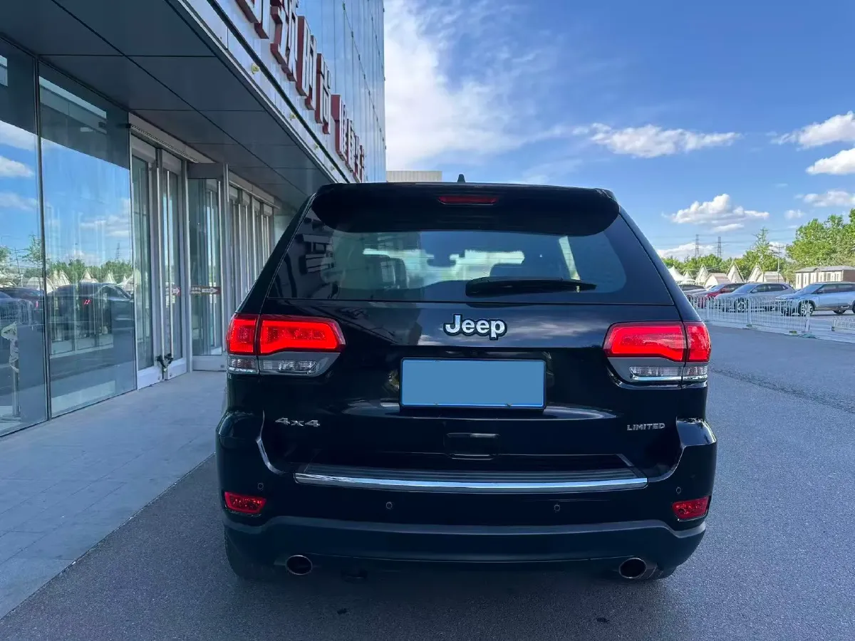 2017 Jeep Grand Cherokee 3.6L 286HP V6 8AT,autocango,china used car exporter,china ev exporter,chinese used car exporter,chinese used ev exporter
