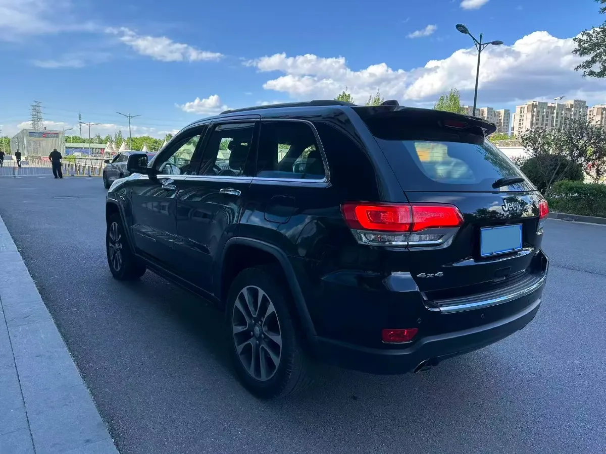2017 Jeep Grand Cherokee 3.6L 286HP V6 8AT,autocango,china used car exporter,china ev exporter,chinese used car exporter,chinese used ev exporter