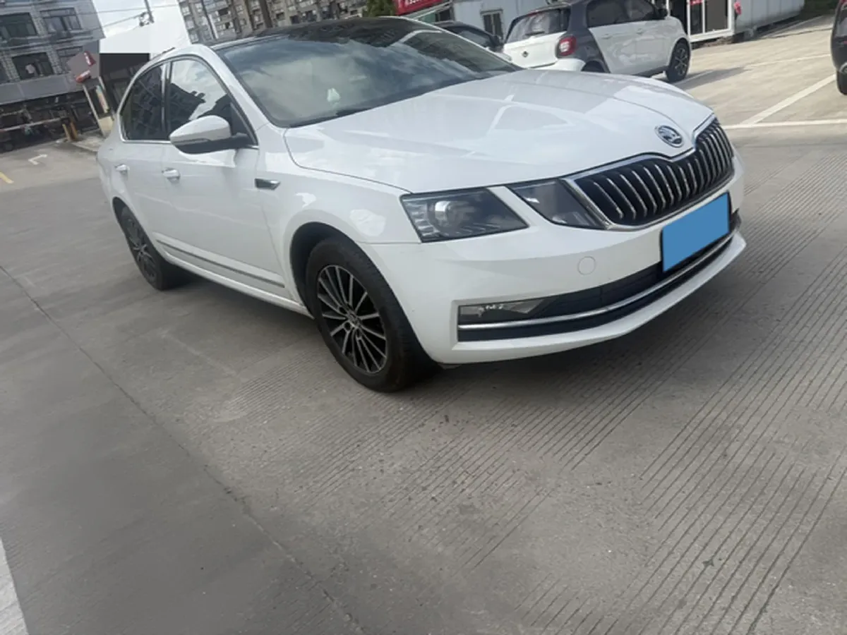 2018 Skoda Octavia 1.2T 116HP L4 7DCT,autocango,china used car exporter,china ev exporter,chinese used car exporter,chinese used ev exporter